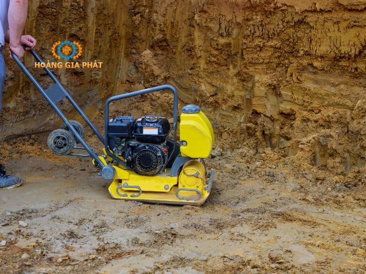 Cấu tạo máy đầm bàn 