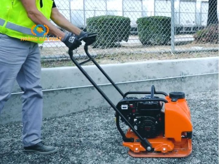Máy đầm bàn ngày càng quan trọng trong các công trình hiện nay 