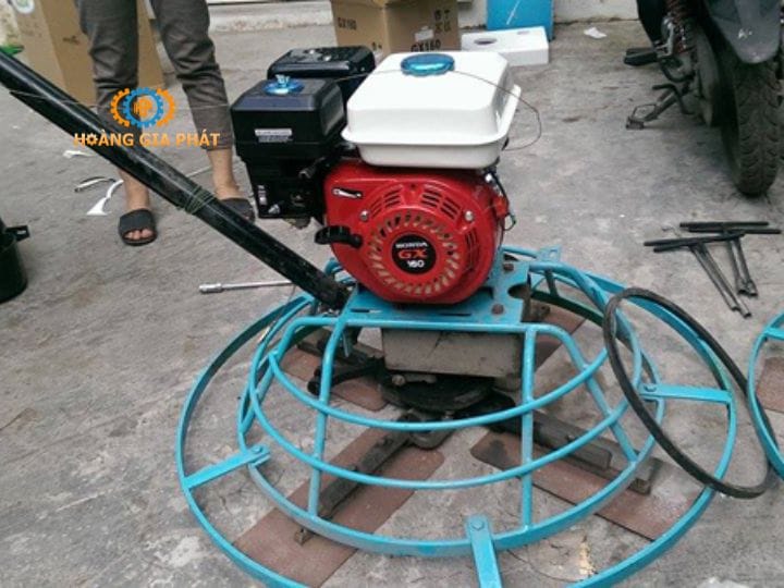 Sử dụng máy xoa nền bê tông chạy điện tại Hòa Bình để tạo sự phẳng mịn