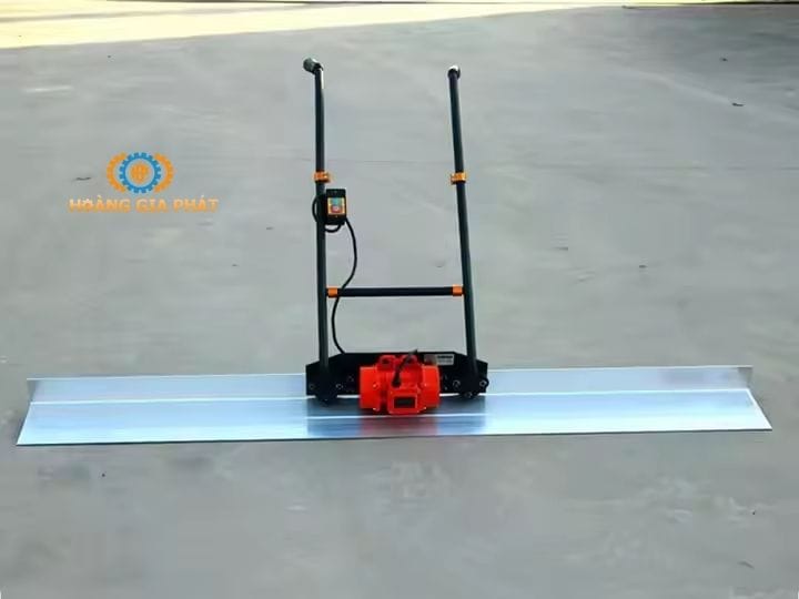 Vai trò quan trọng của máy đầm thước chạy điện trong thi công