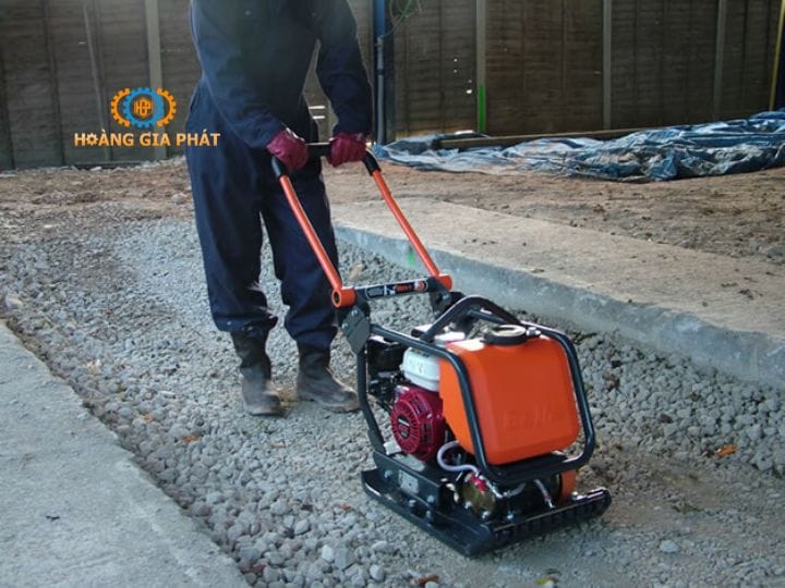 Một số lưu ý trong quá trình sử dụng máy đầm bàn 