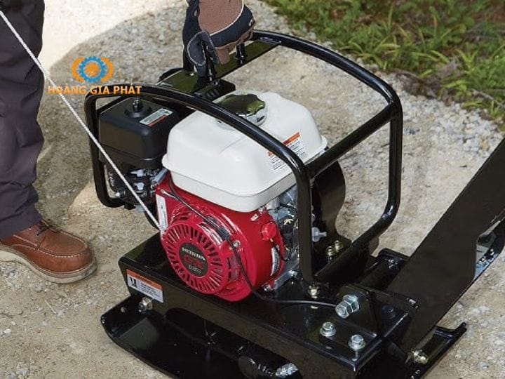 Kinh nghiệm chọn nhà cung cấp phù hợp khi mua máy đầm bàn 1kW tại Thái Nguyên