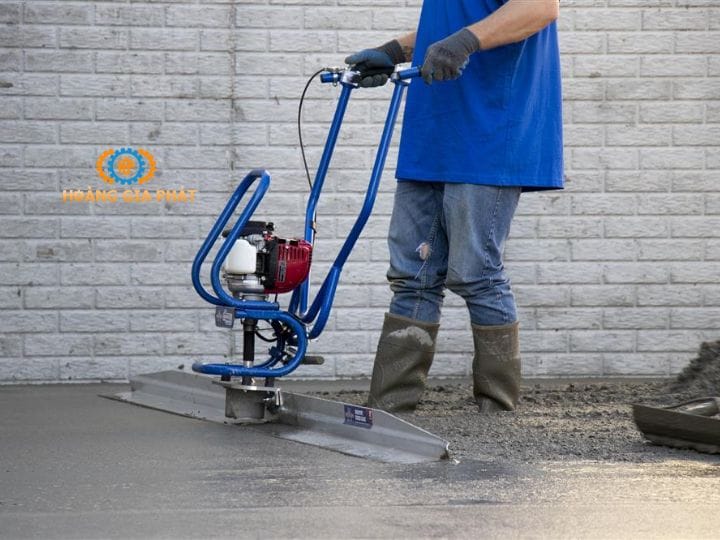 Vì sao máy đầm thước chạy điện được ưa chuộng?