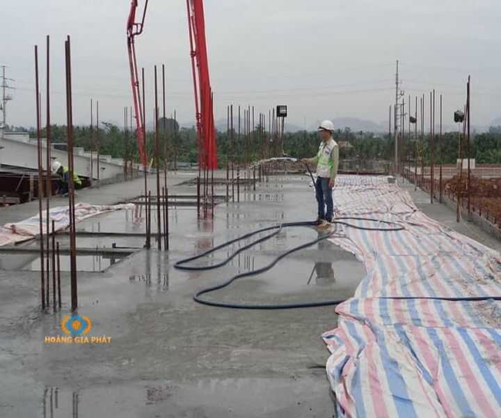 Sử dụng phương pháp bảo dưỡng sàn bê tông đúng cách