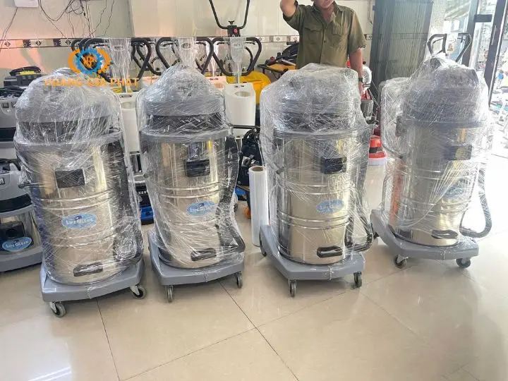 Máy hút bụi công suất lớn trang bị động cơ mạnh mẽ, thùng chứa lớn 